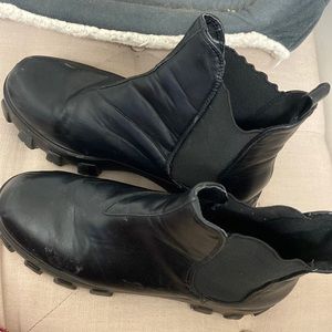 Size 7 Easton style black boots with big platform bottoms